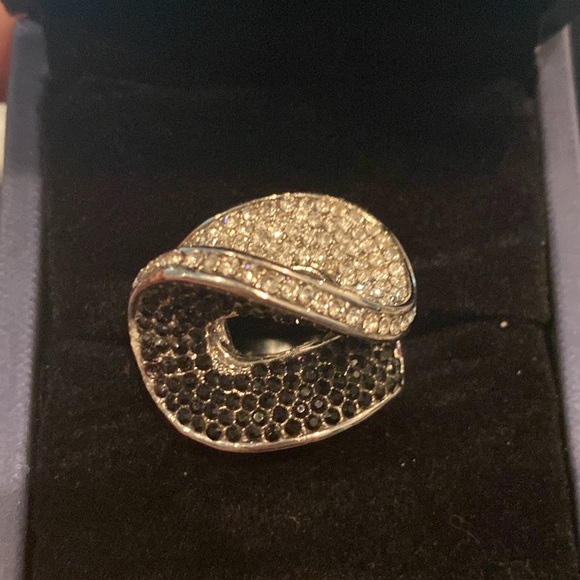 Ebony and Crystal Cocktail Ring - Picture 4 of 5